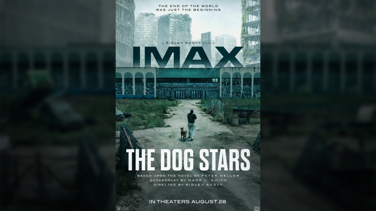 Affiche officielle du film The Dog Stars de Ridley Scott : un homme et son chien marchent dans une ville en ruine