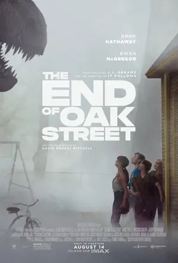 Affiche officielle du film The End of Oak Street de David Robert Mitchell, avec Anne Hathaway et Ewan McGregor
