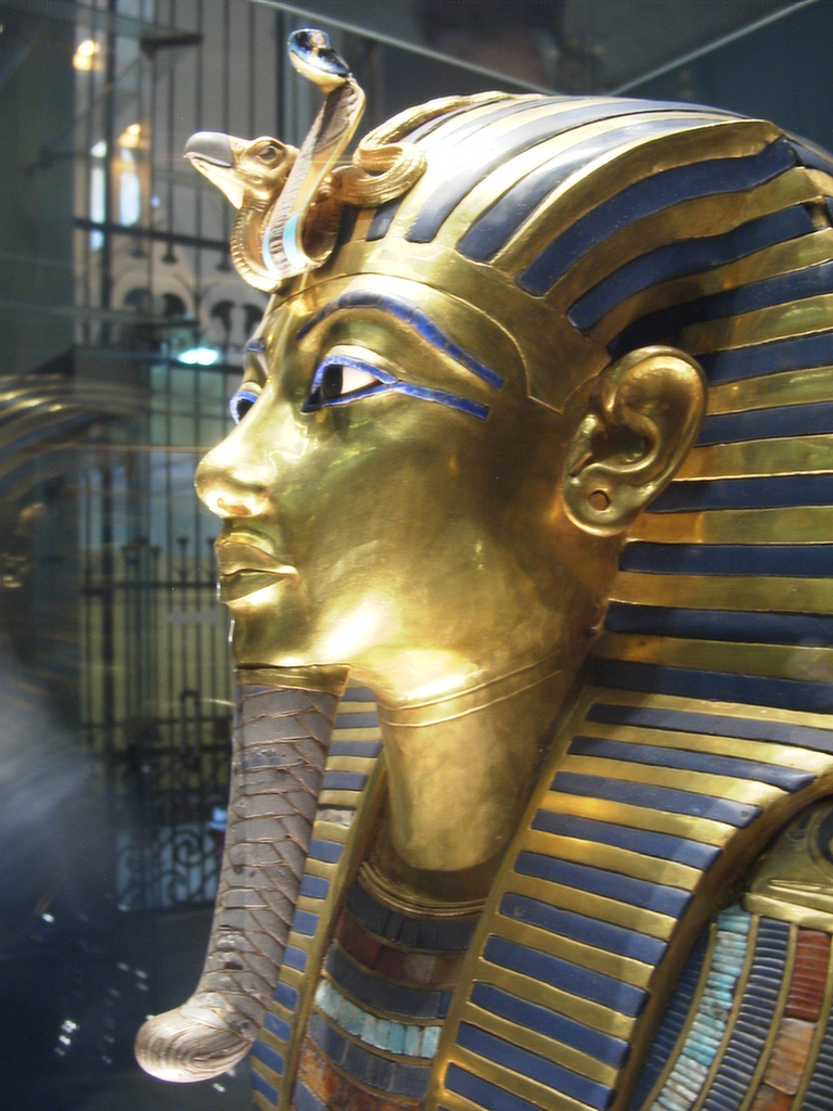 Masque funéraire en or de Toutankhamon